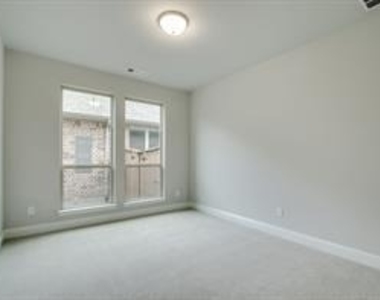2212 Long Park Avenue - Photo Thumbnail 8
