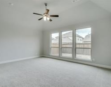 2212 Long Park Avenue - Photo Thumbnail 22