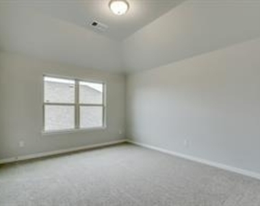 2212 Long Park Avenue - Photo Thumbnail 34