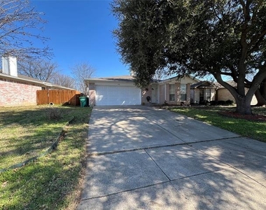 6736 Black Wing Drive - Photo Thumbnail 2