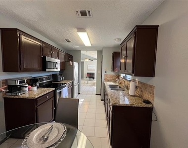 6736 Black Wing Drive - Photo Thumbnail 10