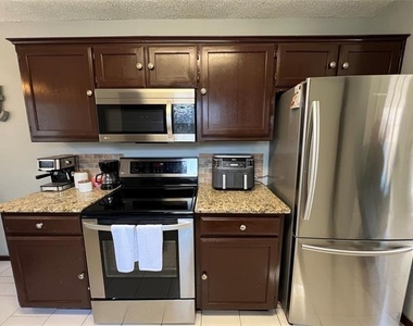 6736 Black Wing Drive - Photo Thumbnail 8
