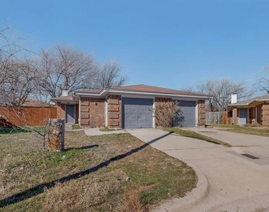 4517 Ebbtide Court - Photo Thumbnail 3