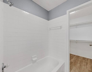 4517 Ebbtide Court - Photo Thumbnail 20