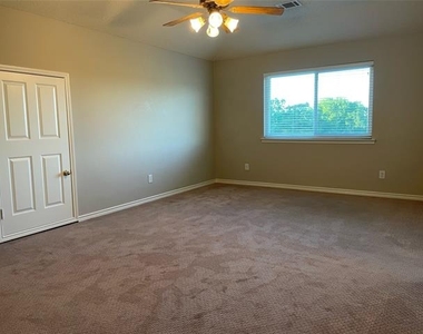 1614 N Timber Brook Drive - Photo Thumbnail 8