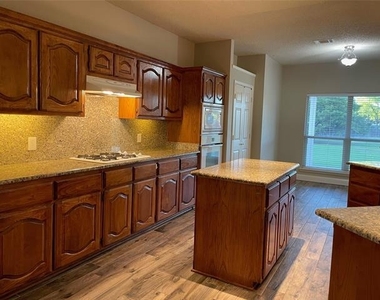 1614 N Timber Brook Drive - Photo Thumbnail 12