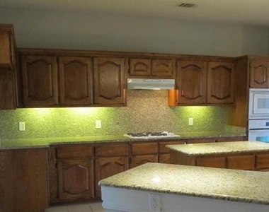 1614 N Timber Brook Drive - Photo Thumbnail 10