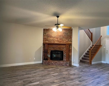 1614 N Timber Brook Drive - Photo Thumbnail 4