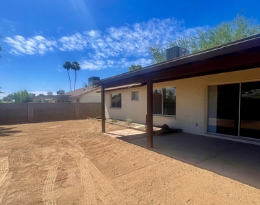 3901 W Sweetwater Avenue - Photo Thumbnail 26