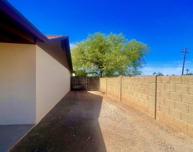 3901 W Sweetwater Avenue - Photo Thumbnail 27