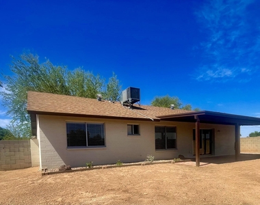 3901 W Sweetwater Avenue - Photo Thumbnail 25
