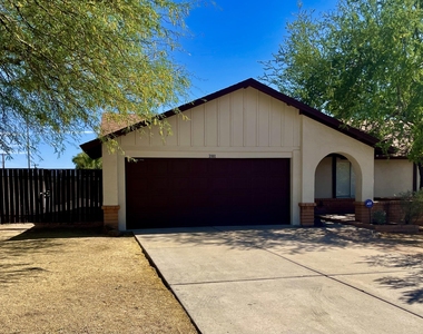 3901 W Sweetwater Avenue - Photo Thumbnail 2