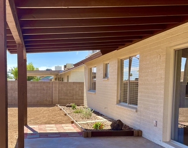 3901 W Sweetwater Avenue - Photo Thumbnail 23