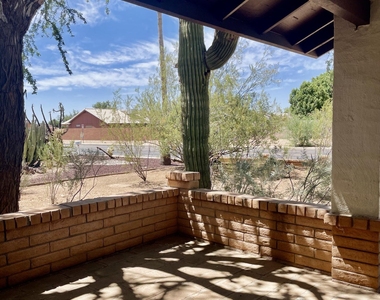 3901 W Sweetwater Avenue - Photo Thumbnail 3