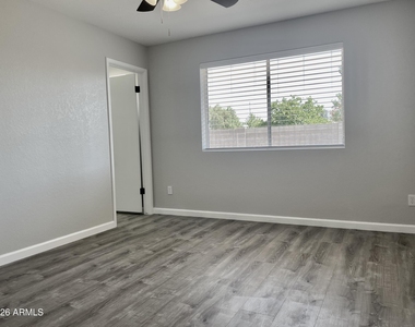 3901 W Sweetwater Avenue - Photo Thumbnail 11