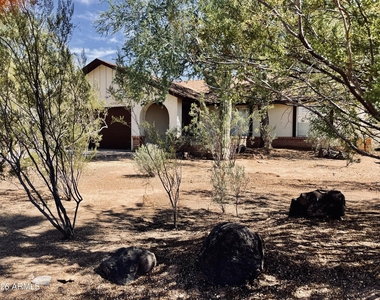 3901 W Sweetwater Avenue - Photo Thumbnail 1