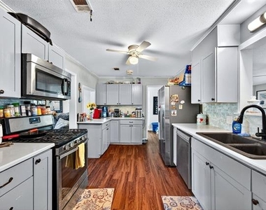 2321 N Shannon Street - Photo Thumbnail 7