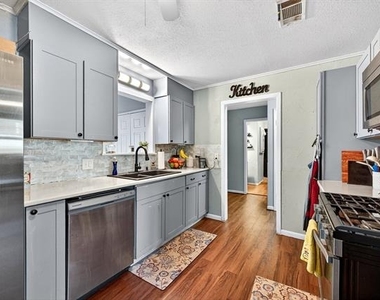 2321 N Shannon Street - Photo Thumbnail 10