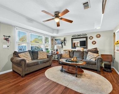 2321 N Shannon Street - Photo Thumbnail 4