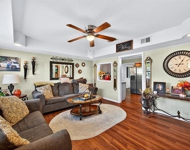2321 N Shannon Street - Photo Thumbnail 3