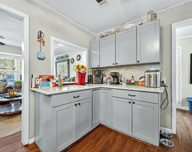 2321 N Shannon Street - Photo Thumbnail 8