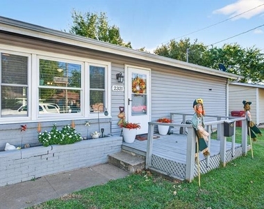 2321 N Shannon Street - Photo Thumbnail 2
