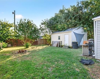 2321 N Shannon Street - Photo Thumbnail 26