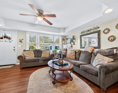 2321 N Shannon Street - Photo Thumbnail 5