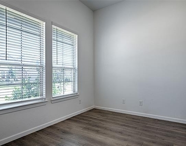 3511 Clara Drive - Photo Thumbnail 6