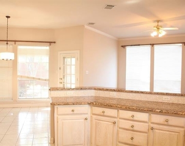 8605 Berwick Drive - Photo Thumbnail 2