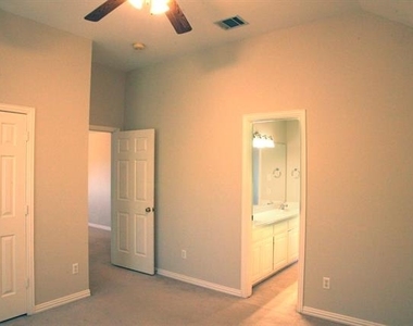 8605 Berwick Drive - Photo Thumbnail 4