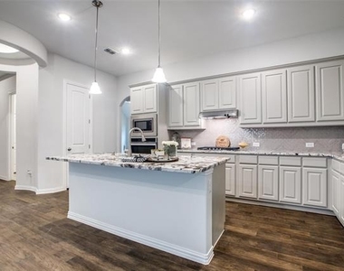13866 Kevin Drive - Photo Thumbnail 8