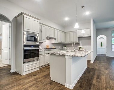 13866 Kevin Drive - Photo Thumbnail 4
