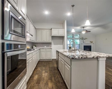13866 Kevin Drive - Photo Thumbnail 7