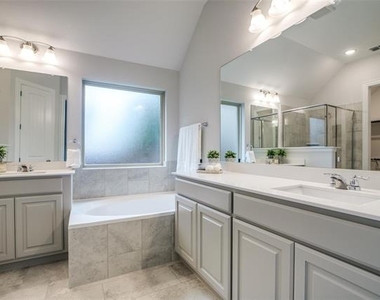 13866 Kevin Drive - Photo Thumbnail 18