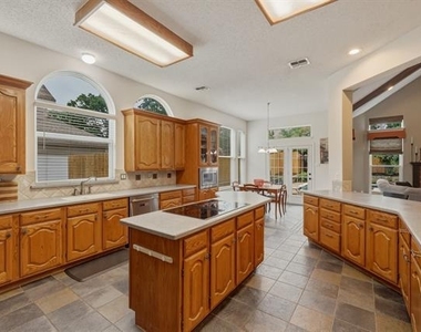 7612 Oak Knoll Drive - Photo Thumbnail 5