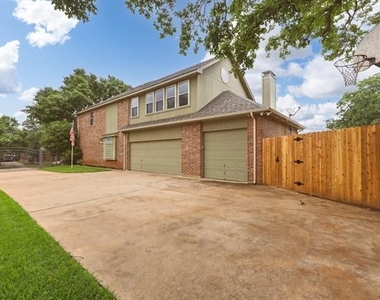 7612 Oak Knoll Drive - Photo Thumbnail 3