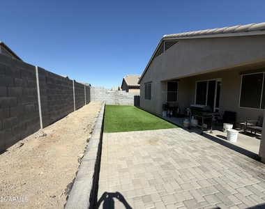 24740 W Jessica Lane - Photo Thumbnail 17