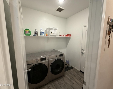 24740 W Jessica Lane - Photo Thumbnail 8