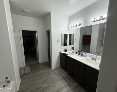 24740 W Jessica Lane - Photo Thumbnail 14