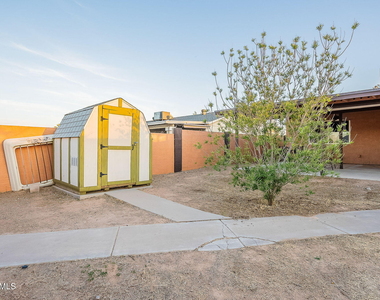 1022 W Apollo Avenue - Photo Thumbnail 9