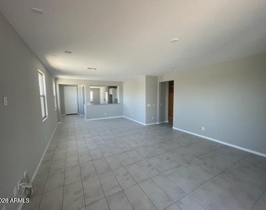8746 W San Juan Avenue - Photo Thumbnail 7