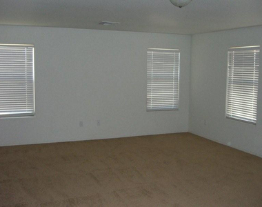 6907 S Emerald Place - Photo Thumbnail 3
