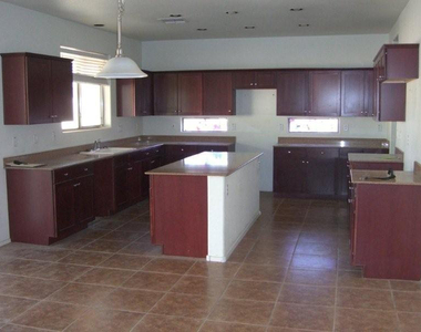 6907 S Emerald Place - Photo Thumbnail 6