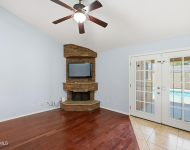 5654 W Mountain View Road - Photo Thumbnail 7