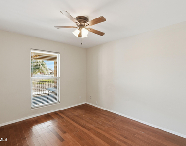5654 W Mountain View Road - Photo Thumbnail 22