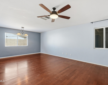 5654 W Mountain View Road - Photo Thumbnail 5