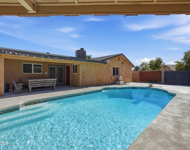 5654 W Mountain View Road - Photo Thumbnail 31