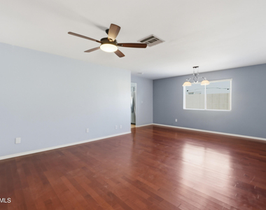 5654 W Mountain View Road - Photo Thumbnail 4