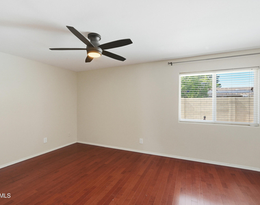 5654 W Mountain View Road - Photo Thumbnail 13